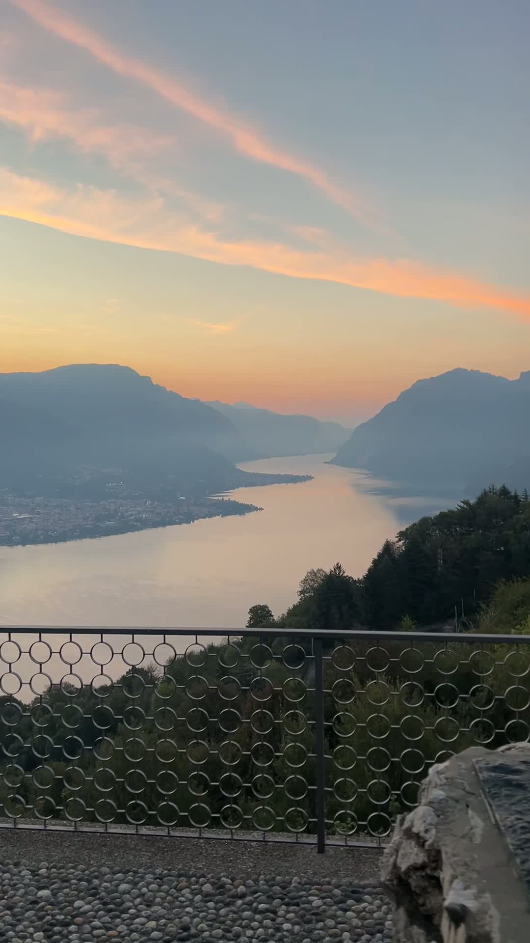 Lago di Como al tramonto